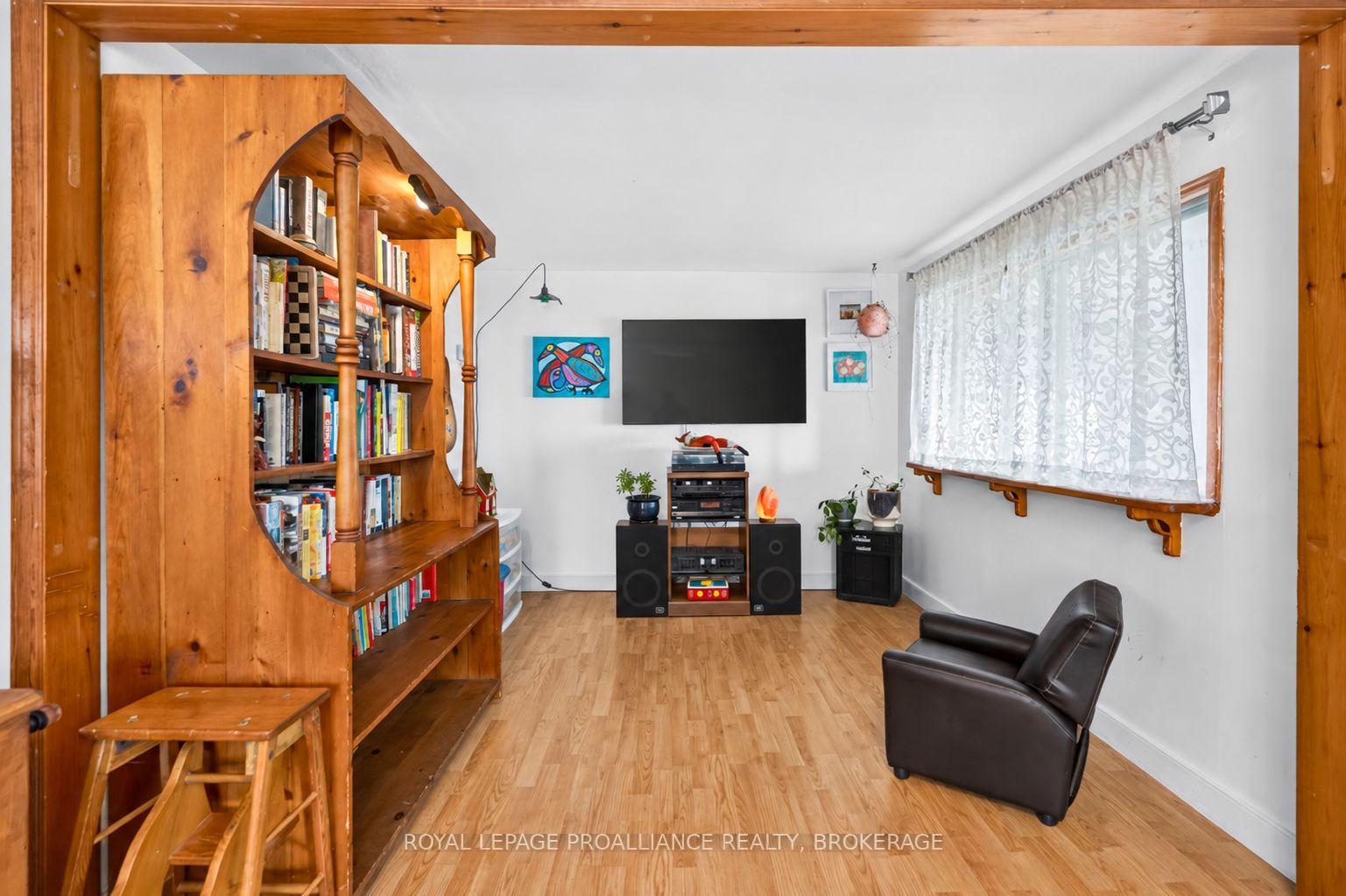Photo 7 of 628 MacDonnell Street, Kingston, East of Sir John A. Blvd — HOMEH