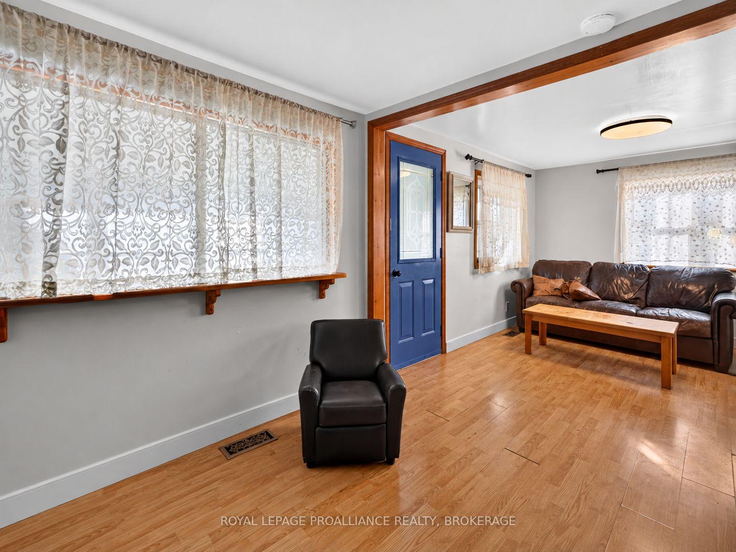 Photo 8 of 628 MacDonnell Street, Kingston, East of Sir John A. Blvd — HOMEH