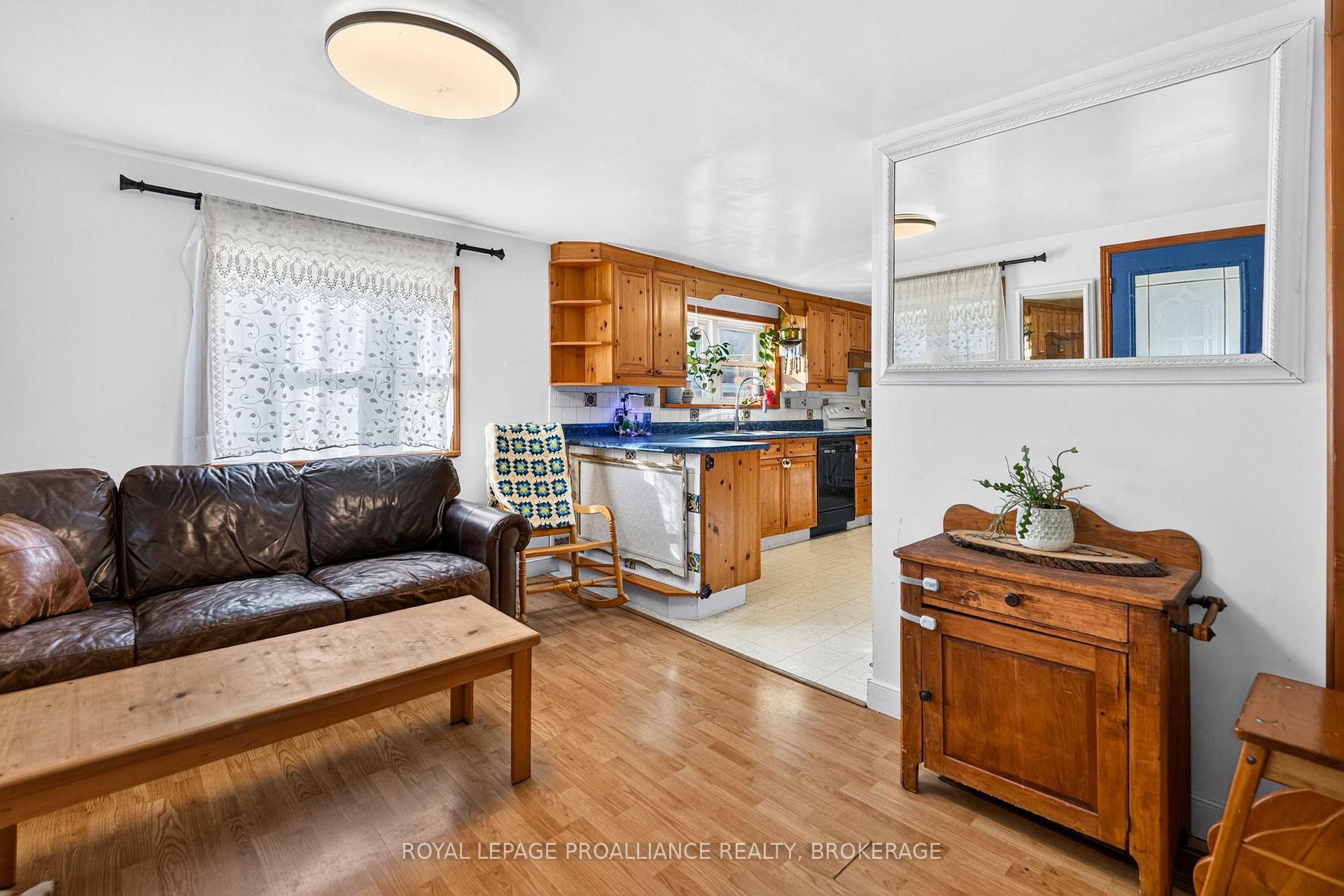 Photo 11 of 628 MacDonnell Street, Kingston, East of Sir John A. Blvd — HOMEH