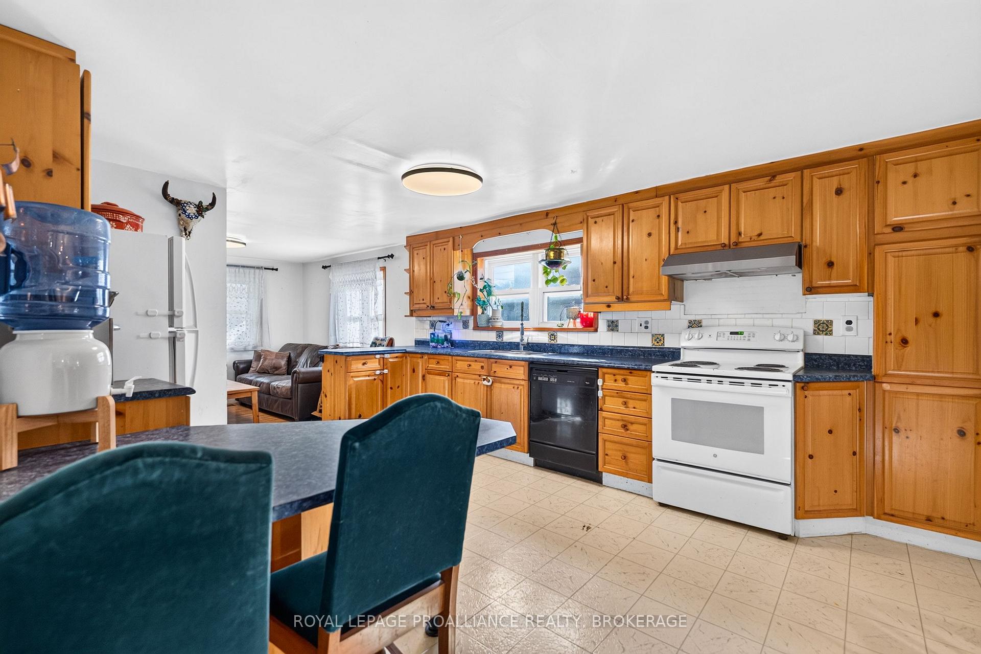 Photo 17 of 628 MacDonnell Street, Kingston, East of Sir John A. Blvd — HOMEH