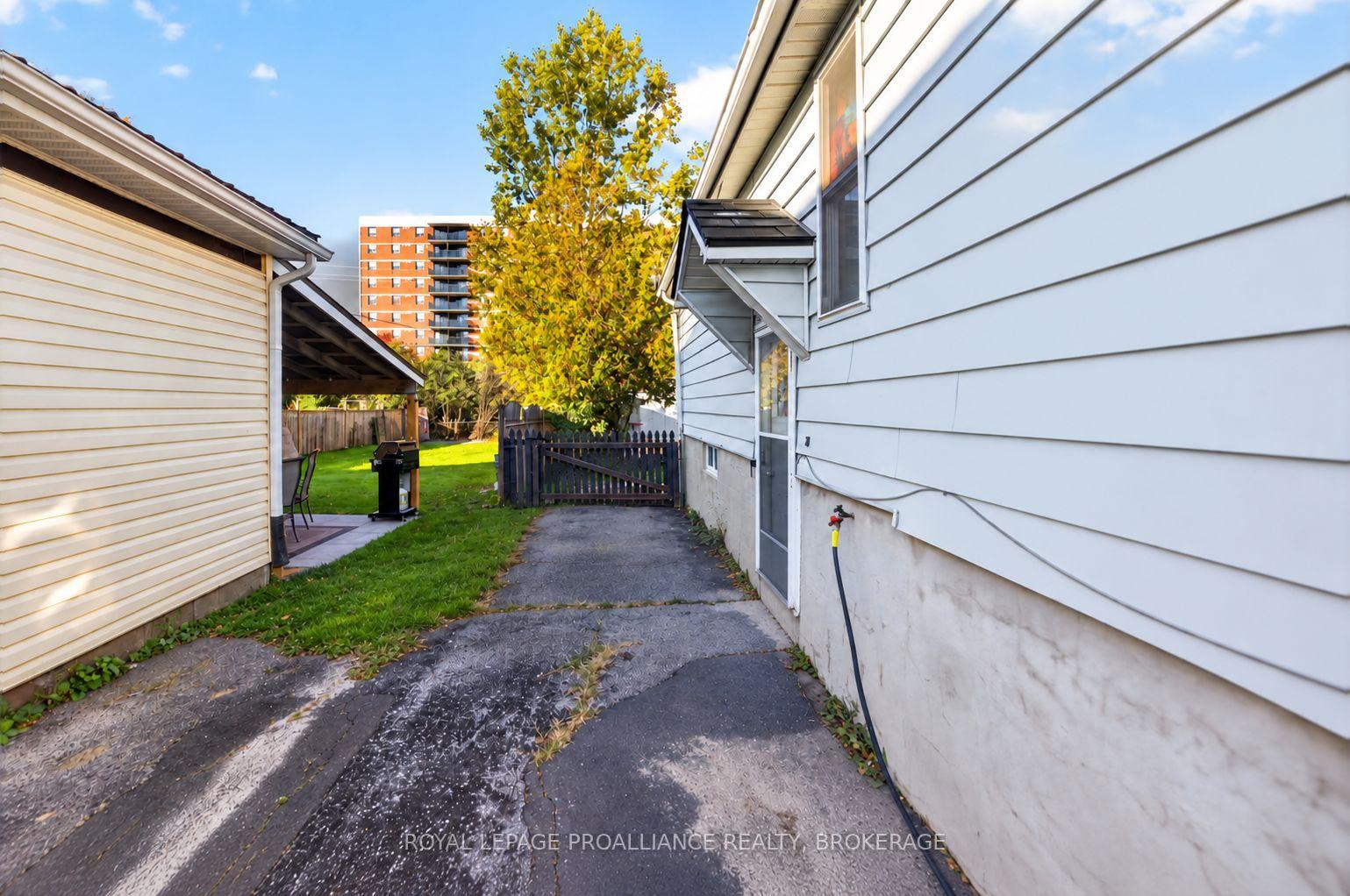 Photo 35 of 628 MacDonnell Street, Kingston, East of Sir John A. Blvd — HOMEH