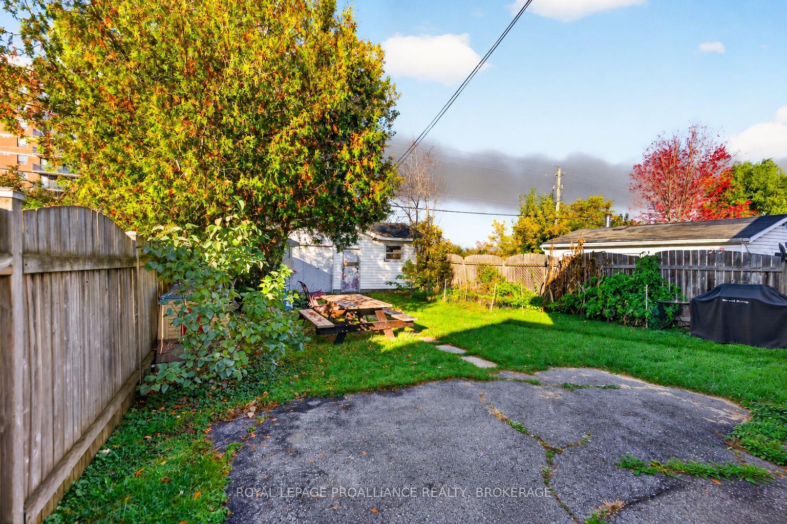 Photo 36 of 628 MacDonnell Street, Kingston, East of Sir John A. Blvd — HOMEH