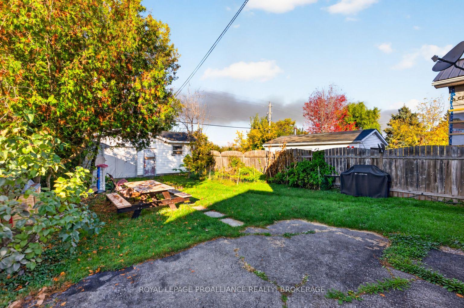 Photo 37 of 628 MacDonnell Street, Kingston, East of Sir John A. Blvd — HOMEH