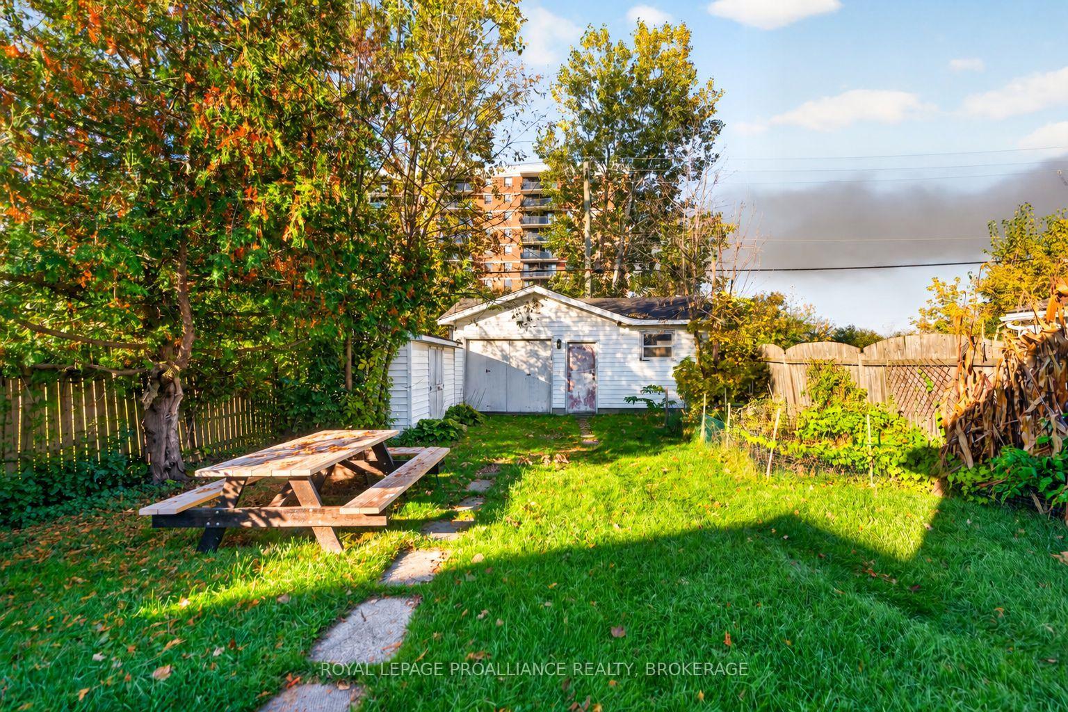 Photo 38 of 628 MacDonnell Street, Kingston, East of Sir John A. Blvd — HOMEH