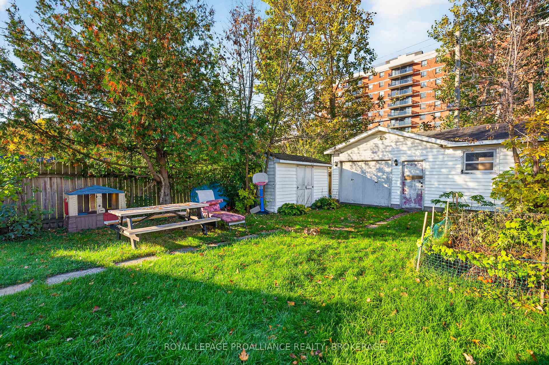 Photo 41 of 628 MacDonnell Street, Kingston, East of Sir John A. Blvd — HOMEH