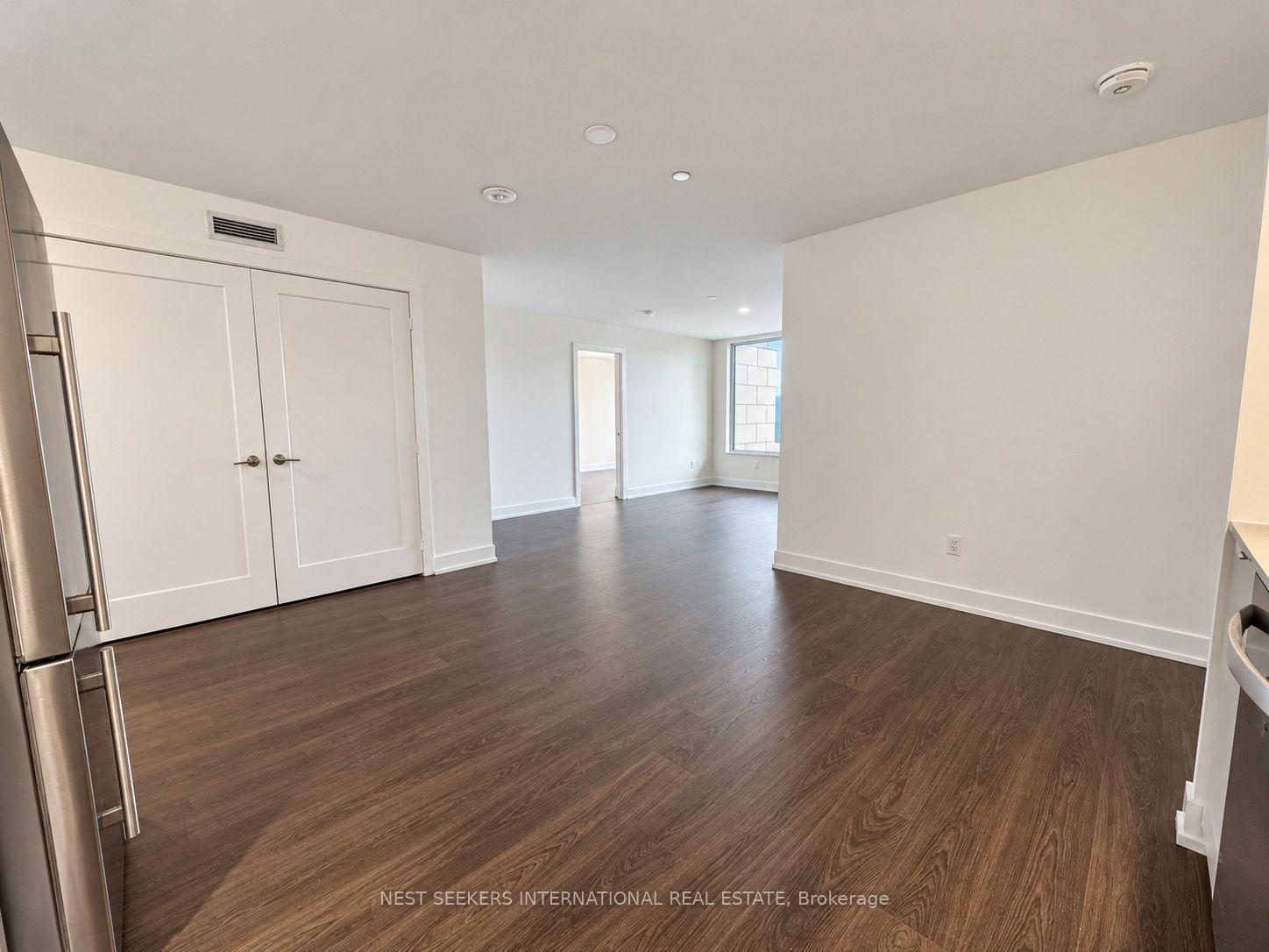 Photo 4 of Unit 207, 10 Eva Road, Etobicoke, Etobicoke West Mall — HOMEH