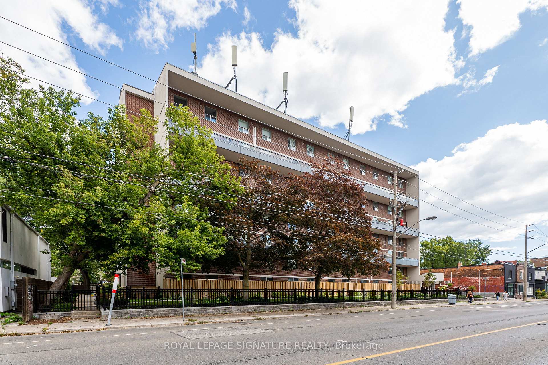 Photo of Unit 211, 1071 Woodbine Avenue