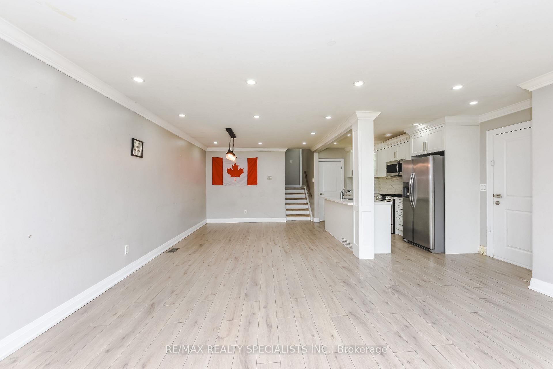 Photo 10 of Unit Upper Portion, 137 Avondale Boulevard, Brampton, Avondale — HOMEH