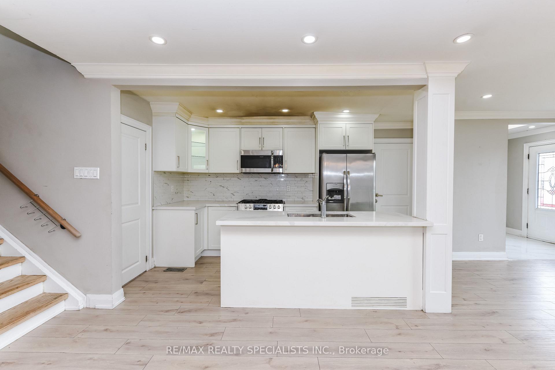 Photo 12 of Unit Upper Portion, 137 Avondale Boulevard, Brampton, Avondale — HOMEH