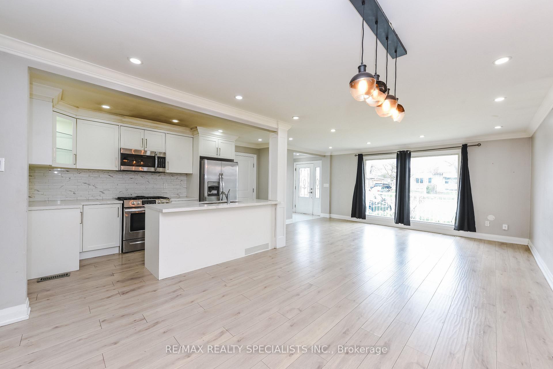 Photo 16 of Unit Upper Portion, 137 Avondale Boulevard, Brampton, Avondale — HOMEH