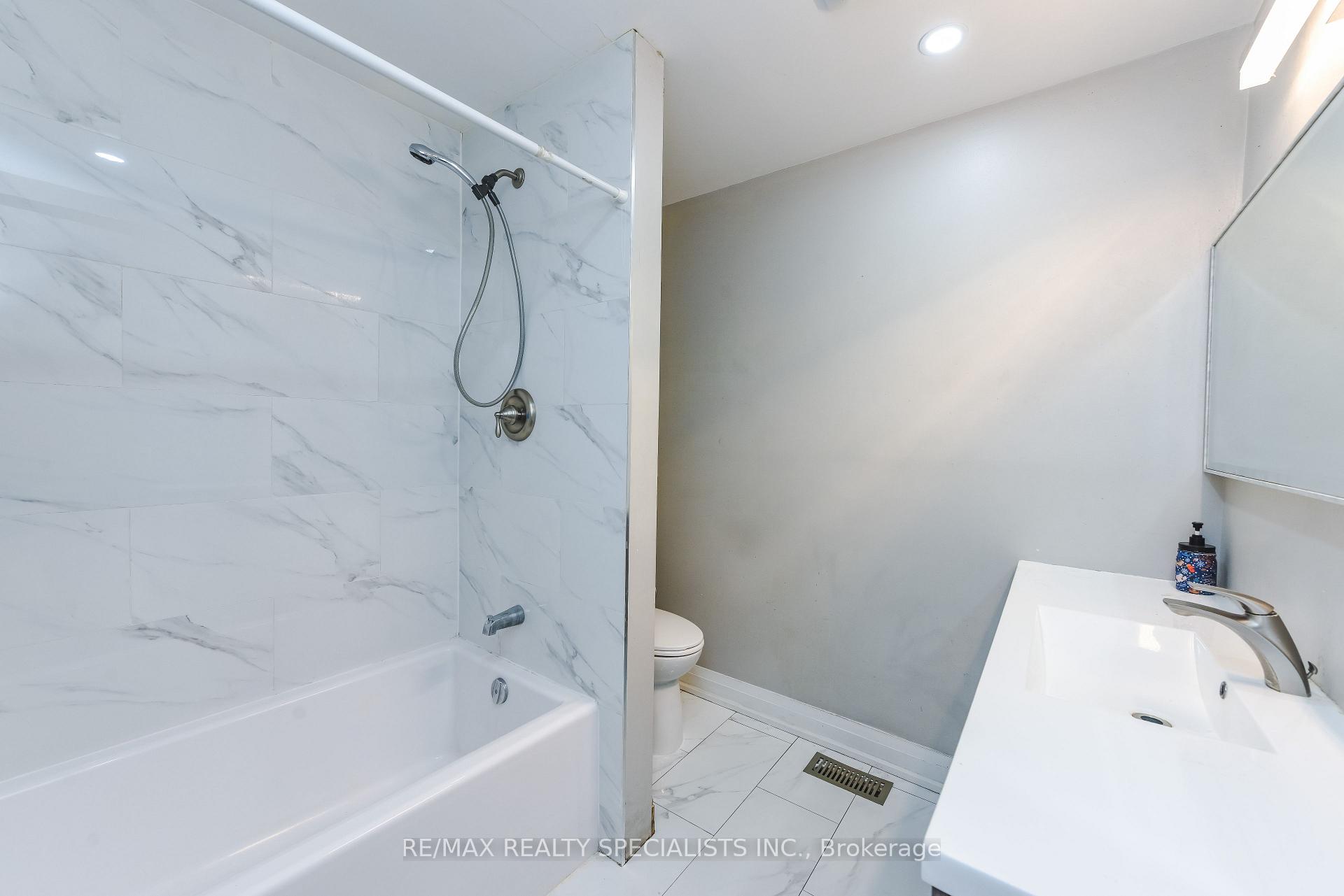 Photo 34 of Unit Upper Portion, 137 Avondale Boulevard, Brampton, Avondale — HOMEH