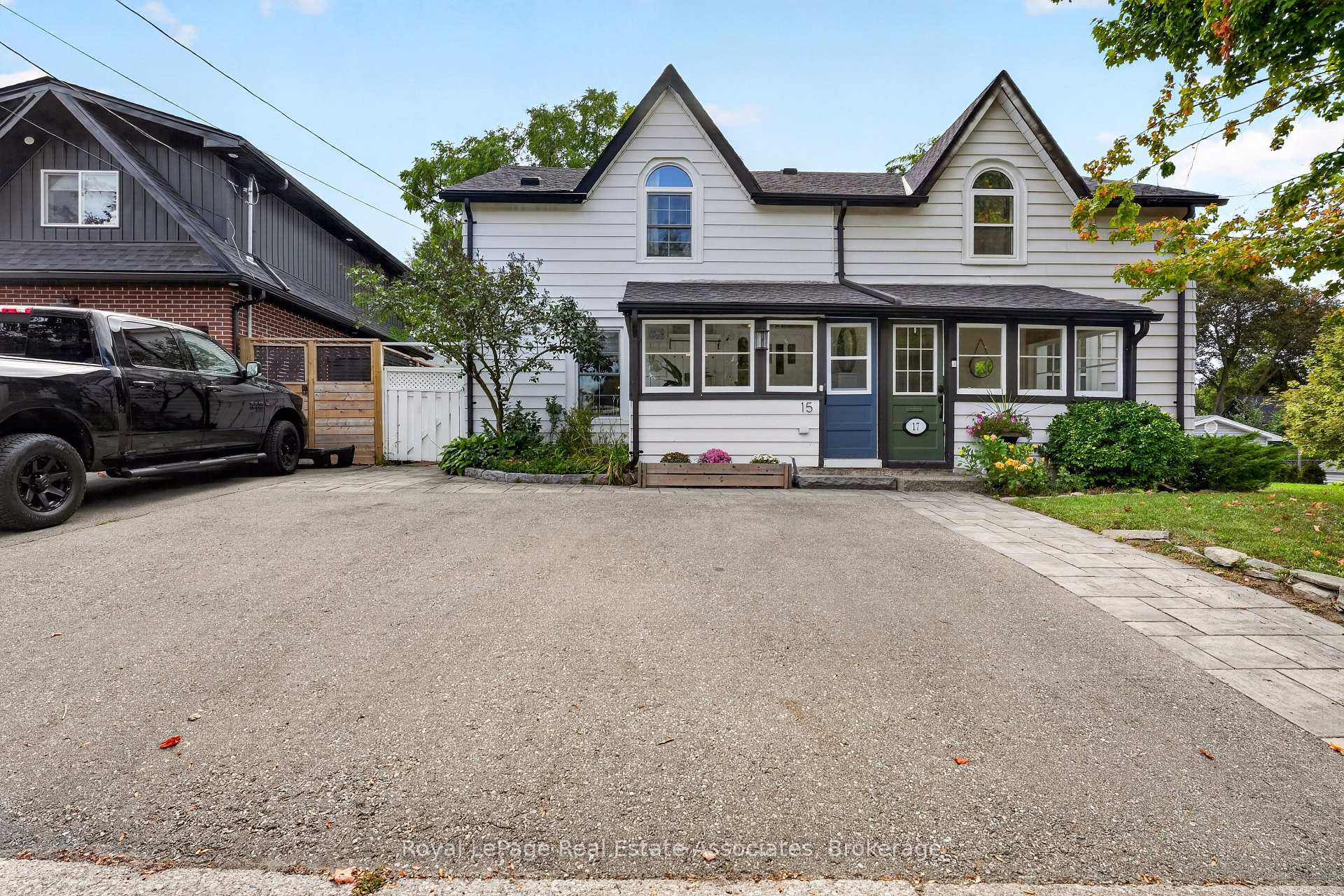 Photo 1 of 15 Charles Street, Halton Hills, Georgetown — HOMEH