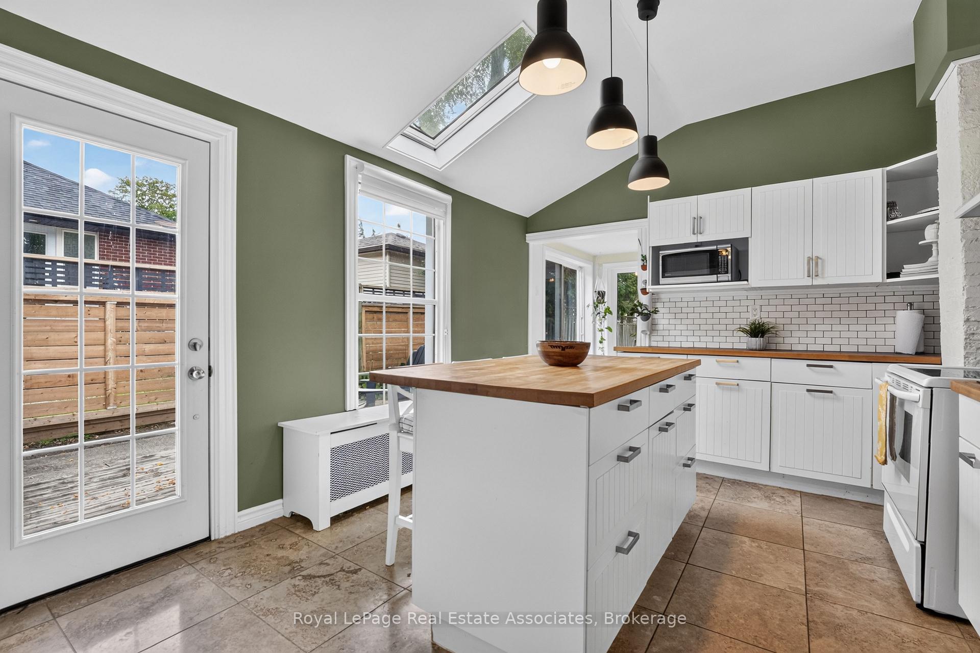 Photo 14 of 15 Charles Street, Halton Hills, Georgetown — HOMEH