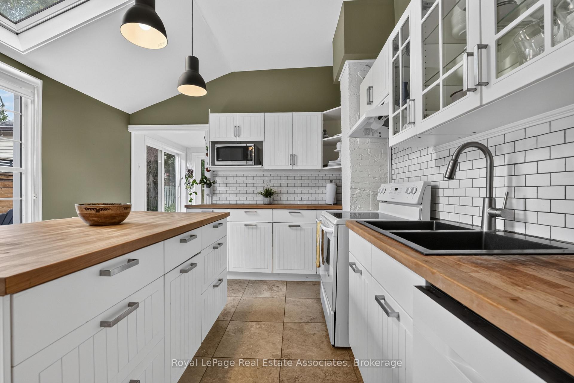 Photo 15 of 15 Charles Street, Halton Hills, Georgetown — HOMEH