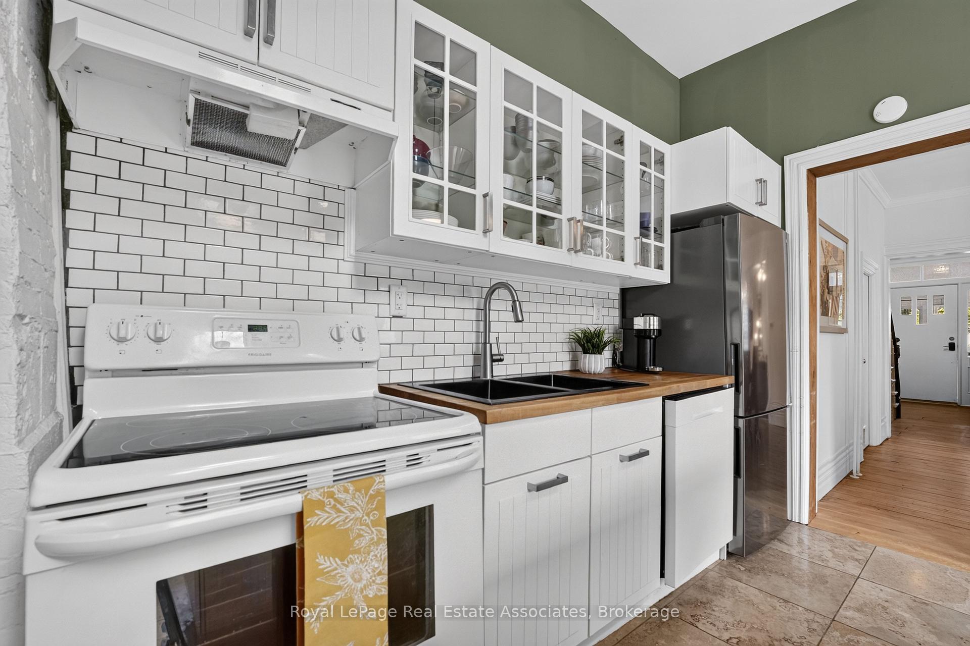 Photo 17 of 15 Charles Street, Halton Hills, Georgetown — HOMEH