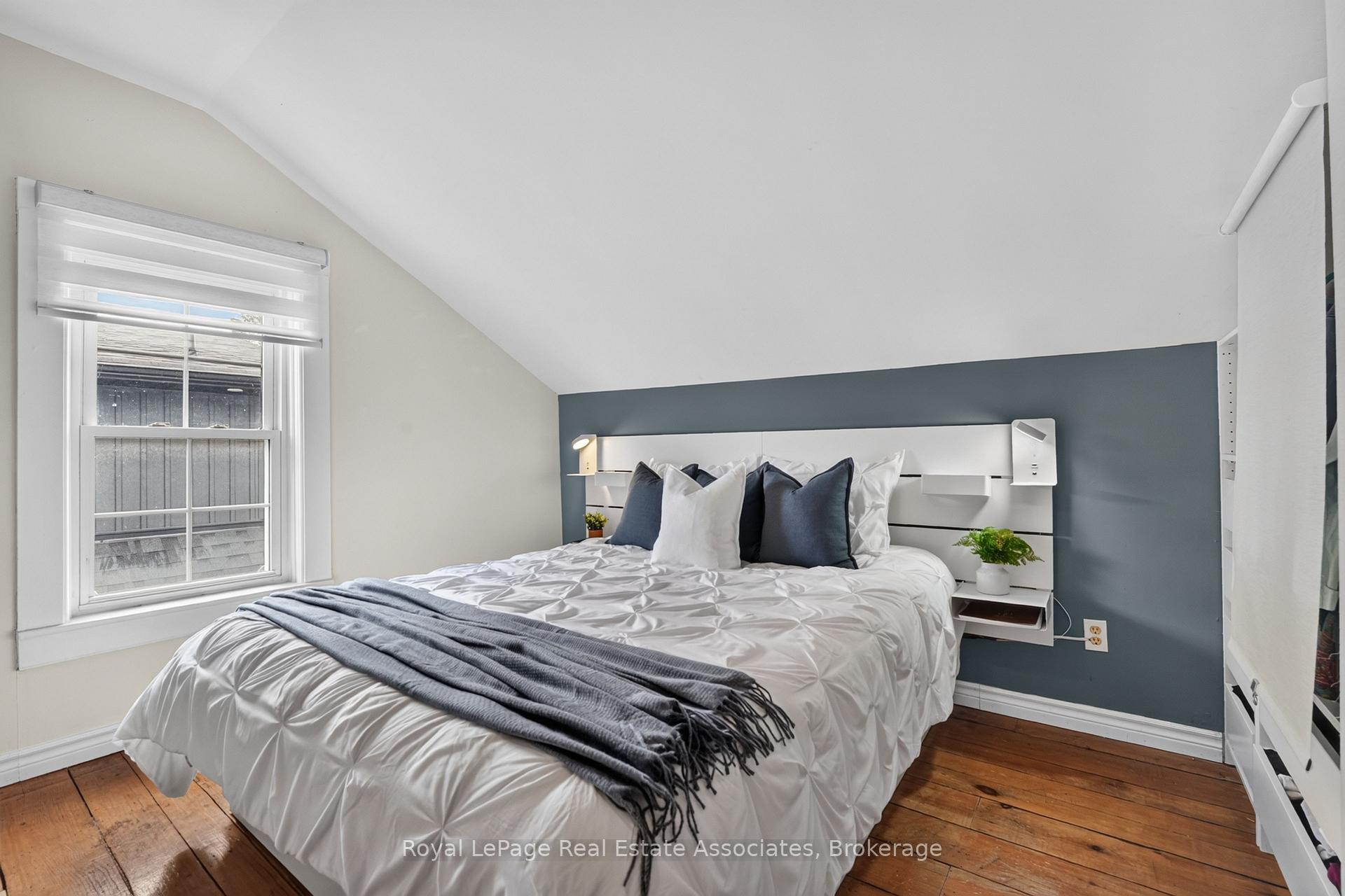 Photo 33 of 15 Charles Street, Halton Hills, Georgetown — HOMEH