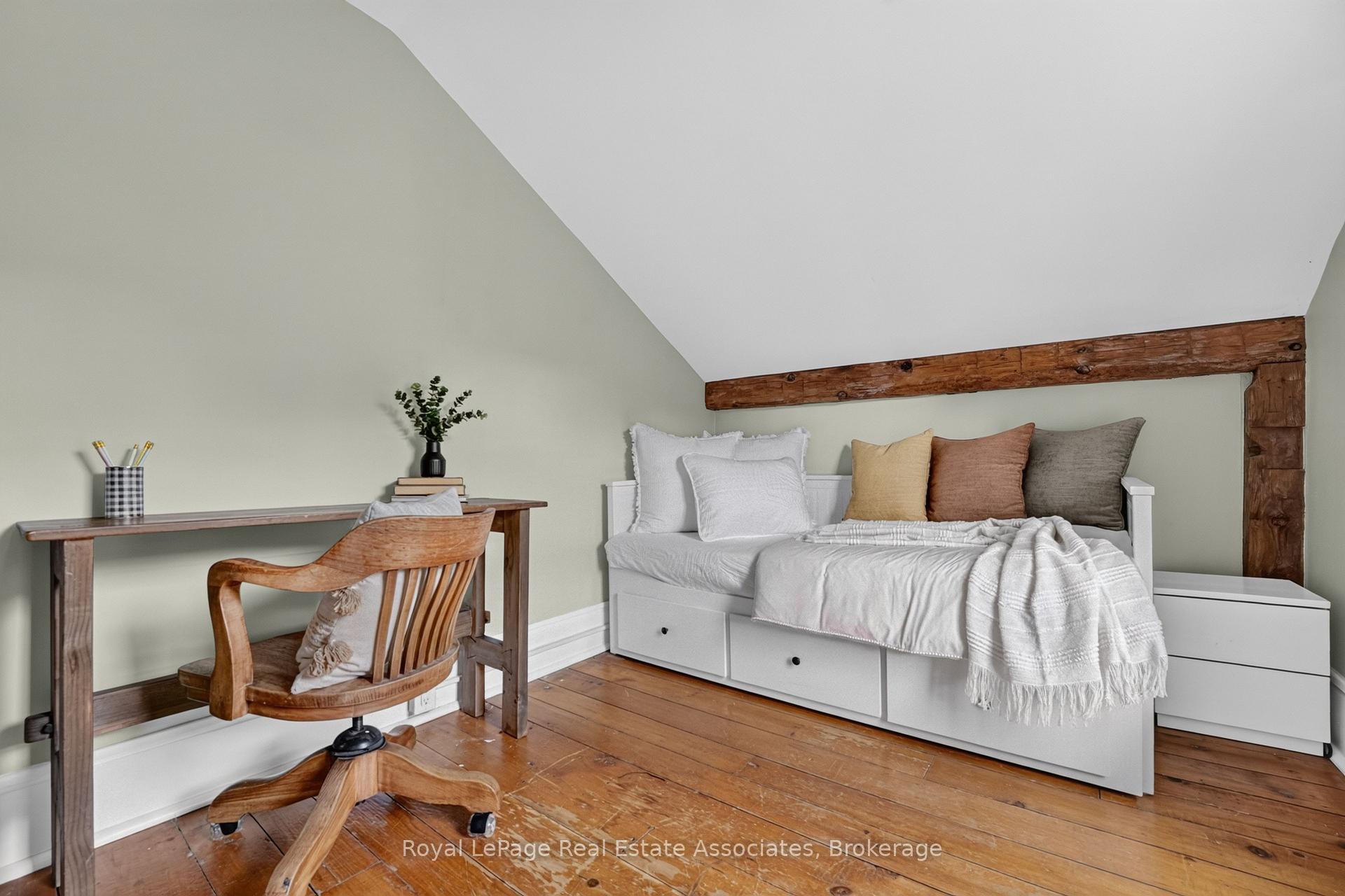 Photo 37 of 15 Charles Street, Halton Hills, Georgetown — HOMEH