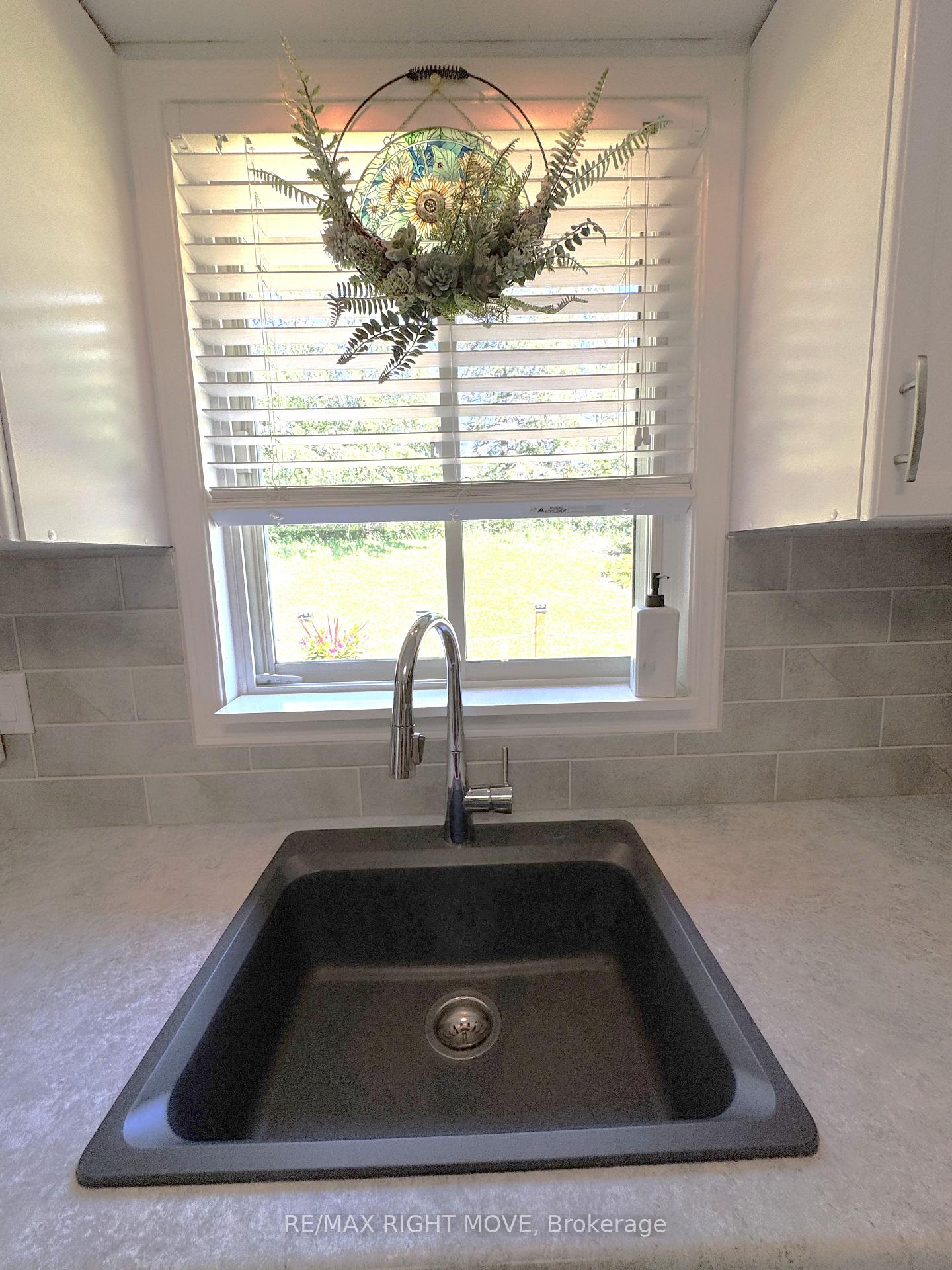 Photo 5 of 15 Watson Court, Orillia — HOMEH