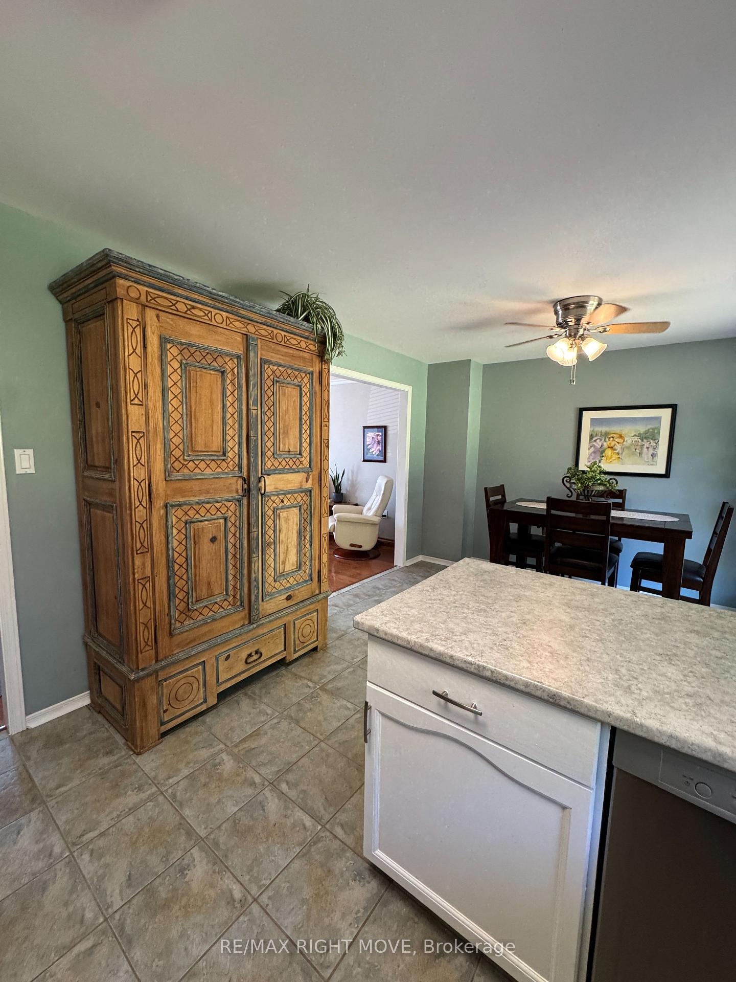 Photo 7 of 15 Watson Court, Orillia — HOMEH