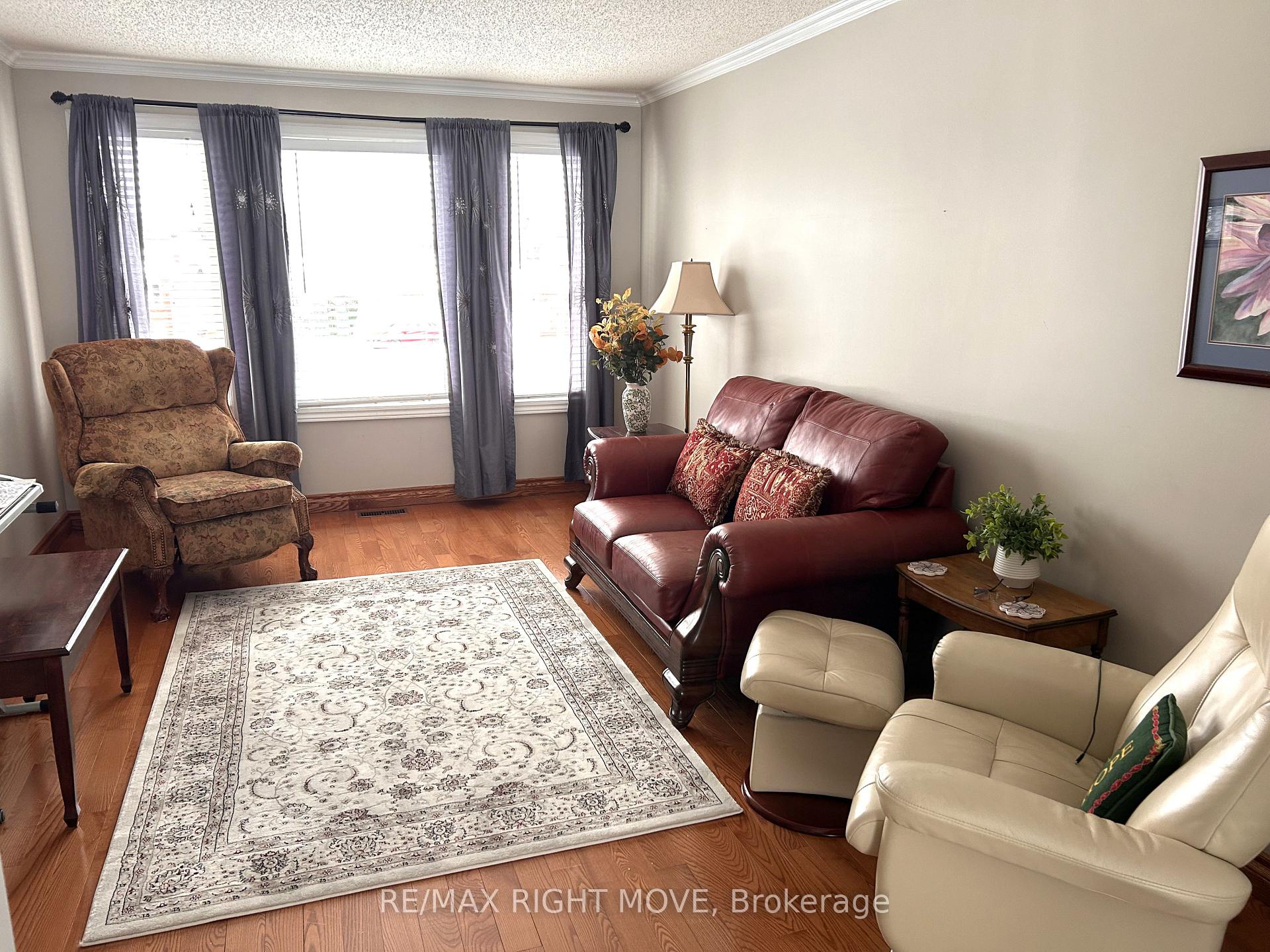 Photo 11 of 15 Watson Court, Orillia — HOMEH