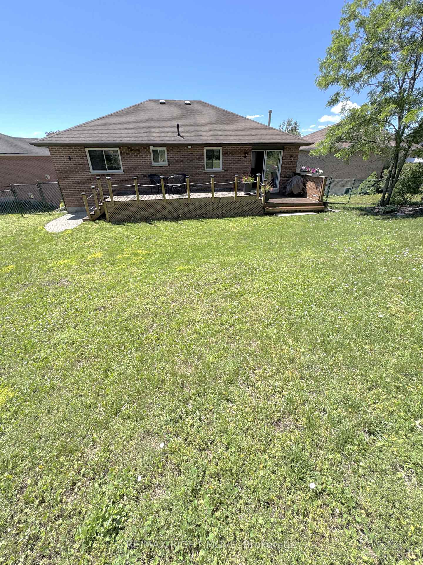 Photo 22 of 15 Watson Court, Orillia — HOMEH
