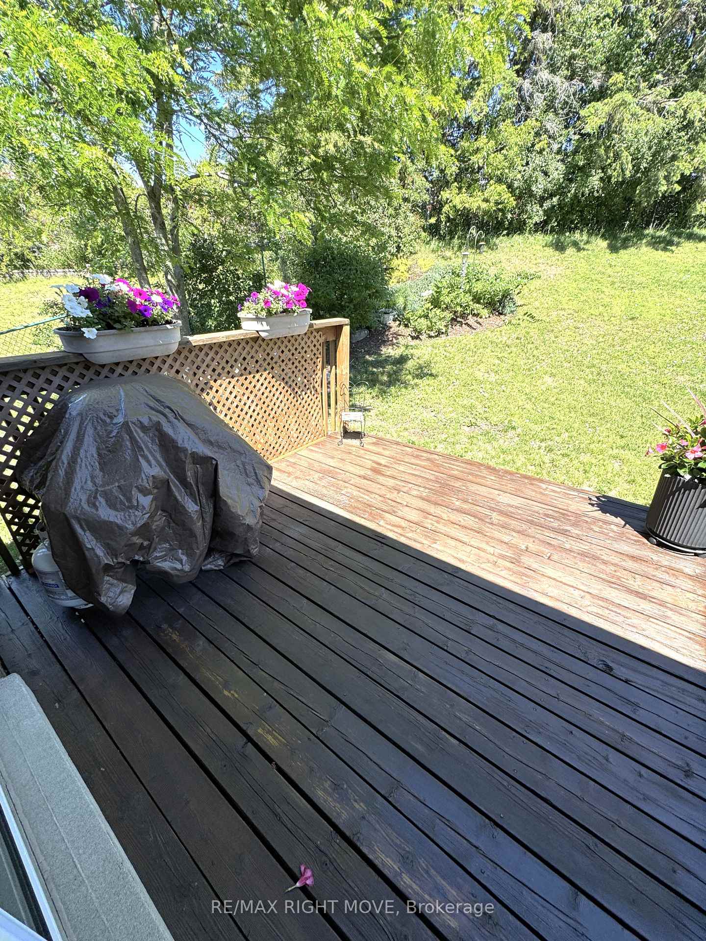 Photo 26 of 15 Watson Court, Orillia — HOMEH