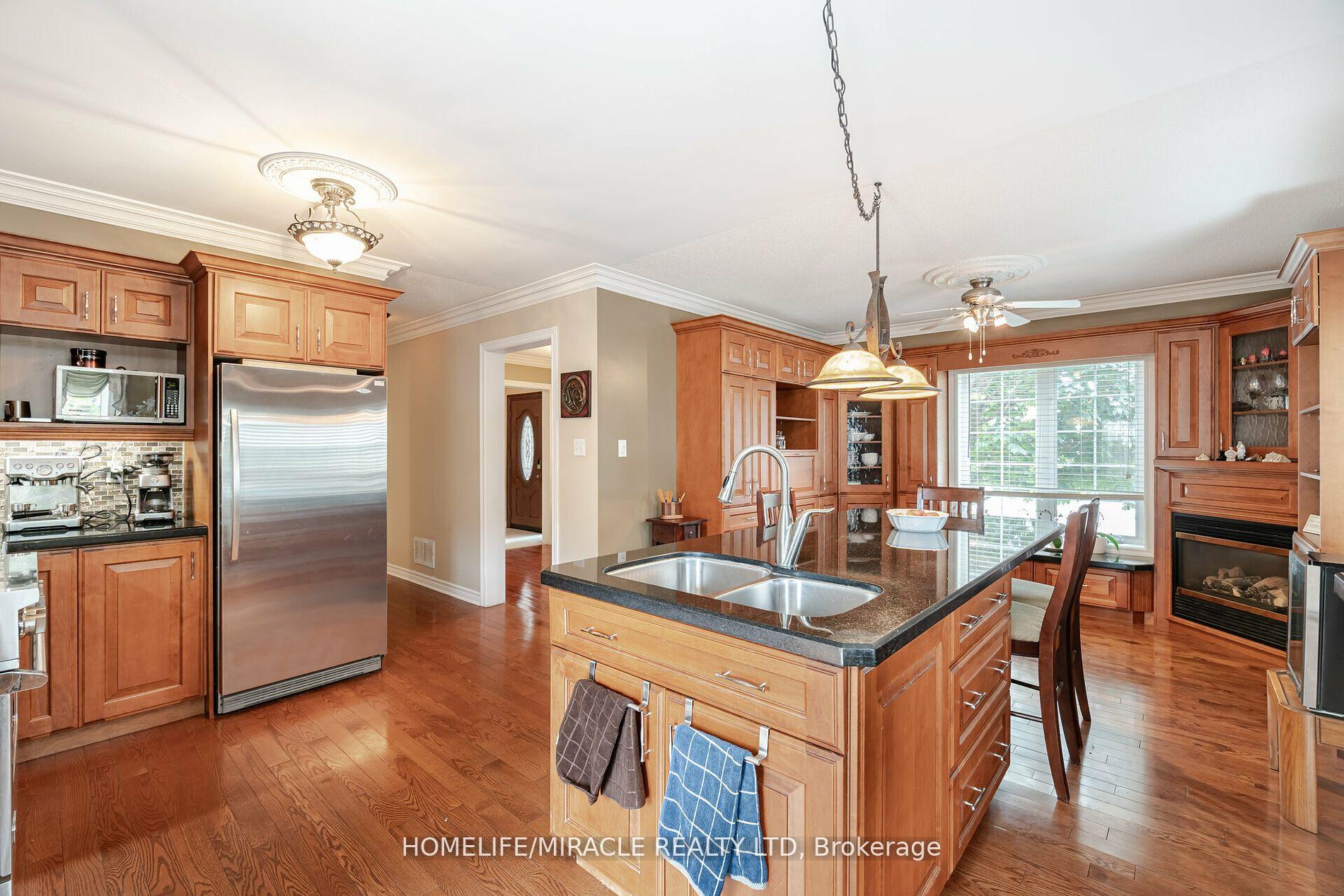 Photo 17 of 129 Van Scott Drive, Brampton, Northwest Sandalwood Parkway — HOMEH