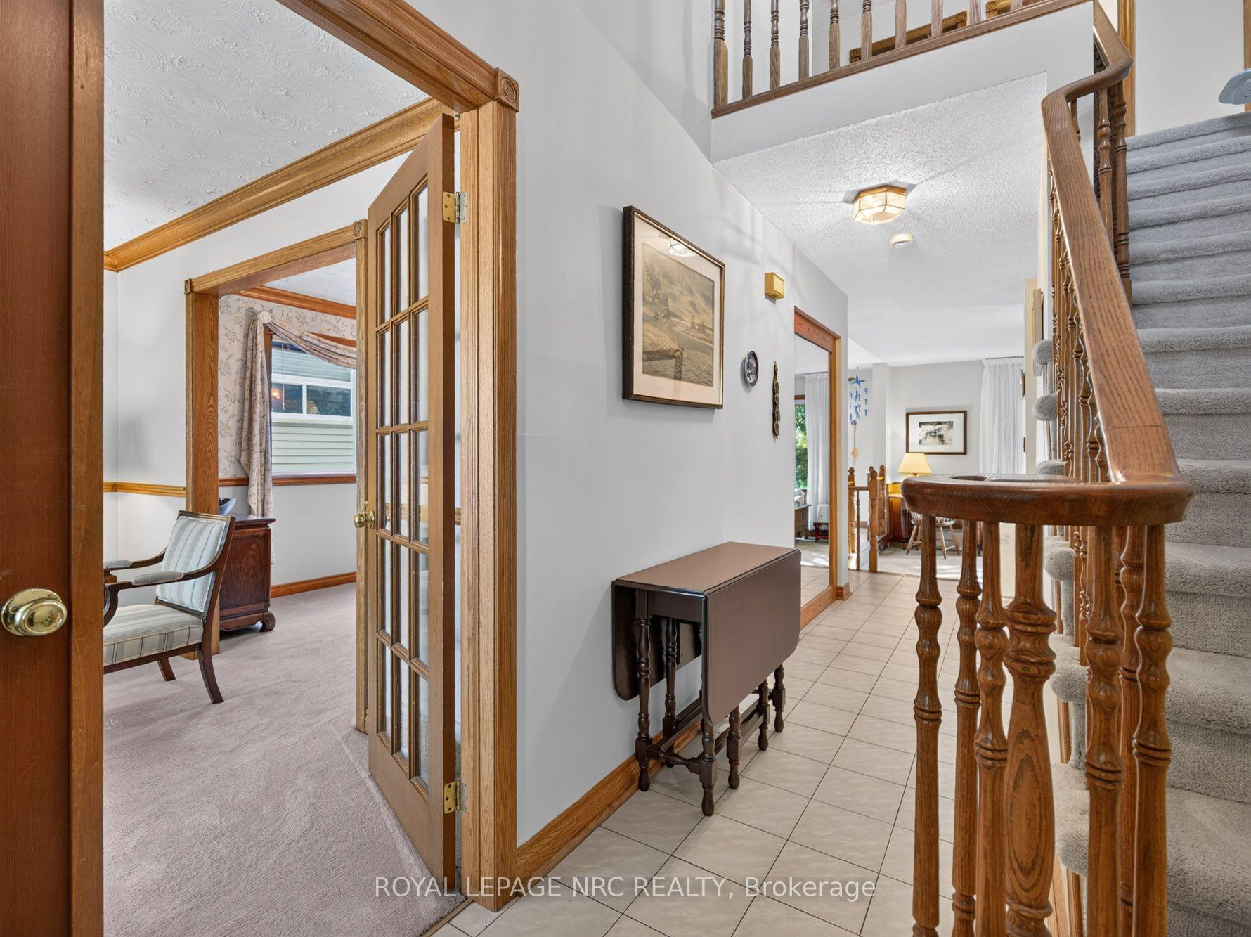 Photo 5 of 43 Farmington Drive, St. Catharines, Grapeview — HOMEH