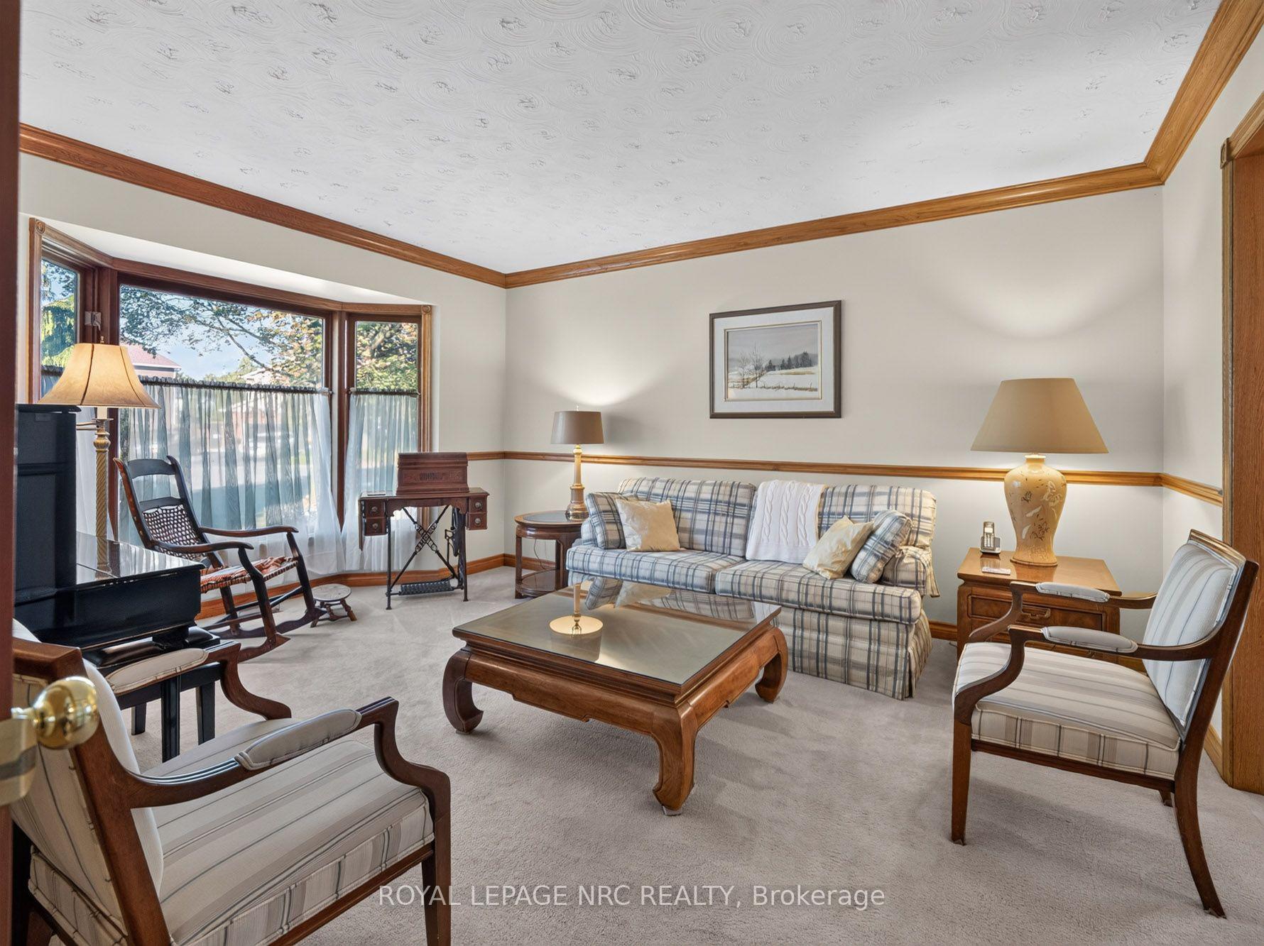 Photo 6 of 43 Farmington Drive, St. Catharines, Grapeview — HOMEH