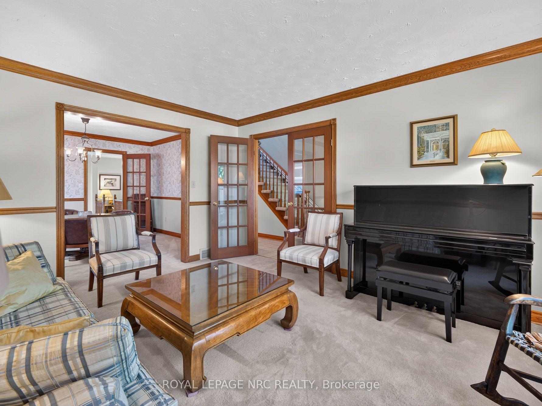 Photo 7 of 43 Farmington Drive, St. Catharines, Grapeview — HOMEH