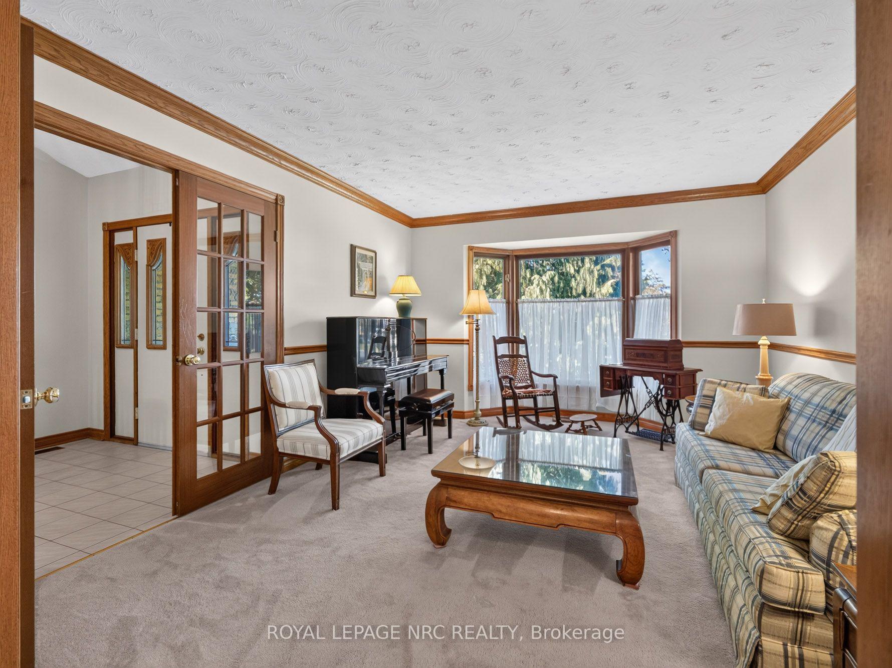 Photo 8 of 43 Farmington Drive, St. Catharines, Grapeview — HOMEH