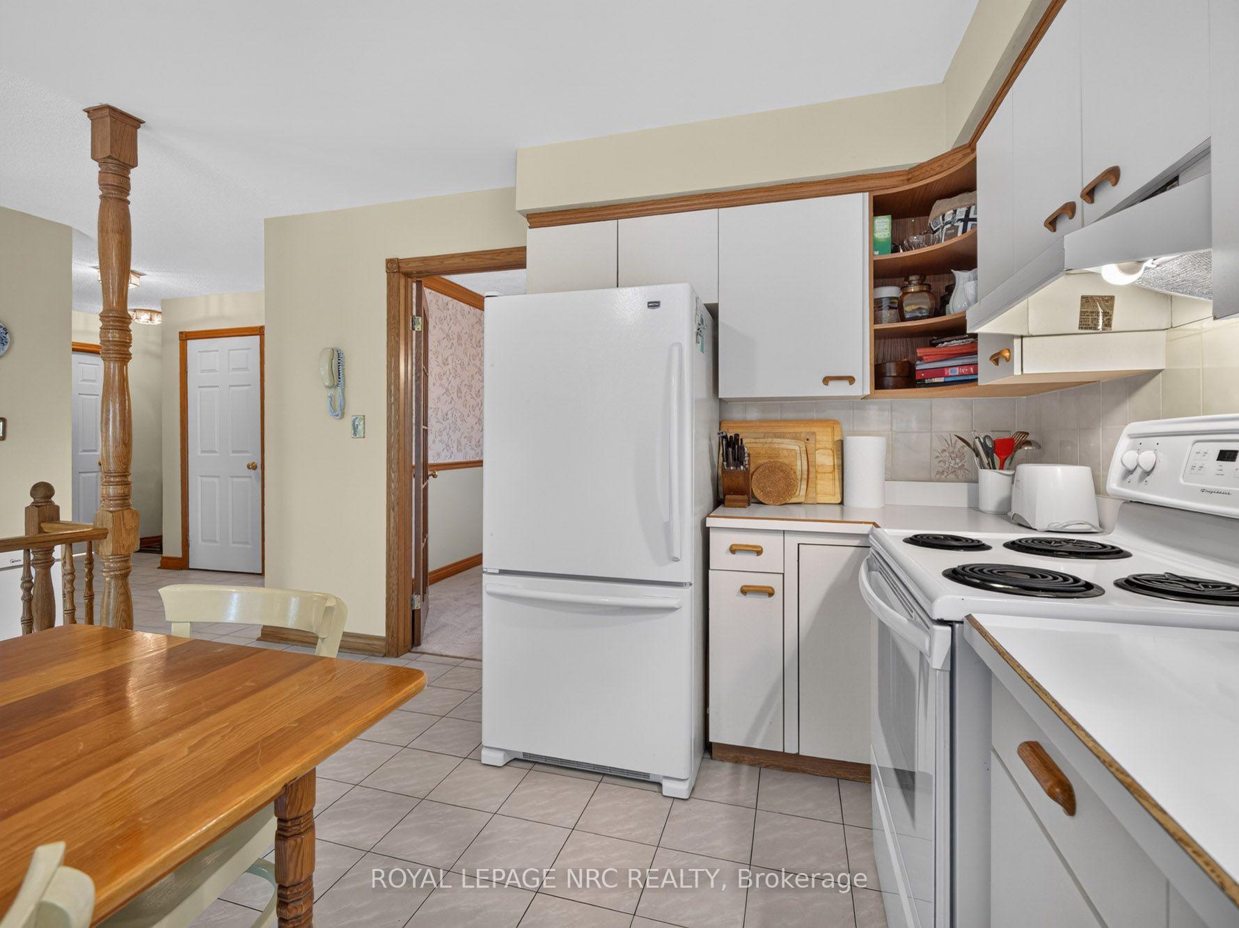 Photo 16 of 43 Farmington Drive, St. Catharines, Grapeview — HOMEH