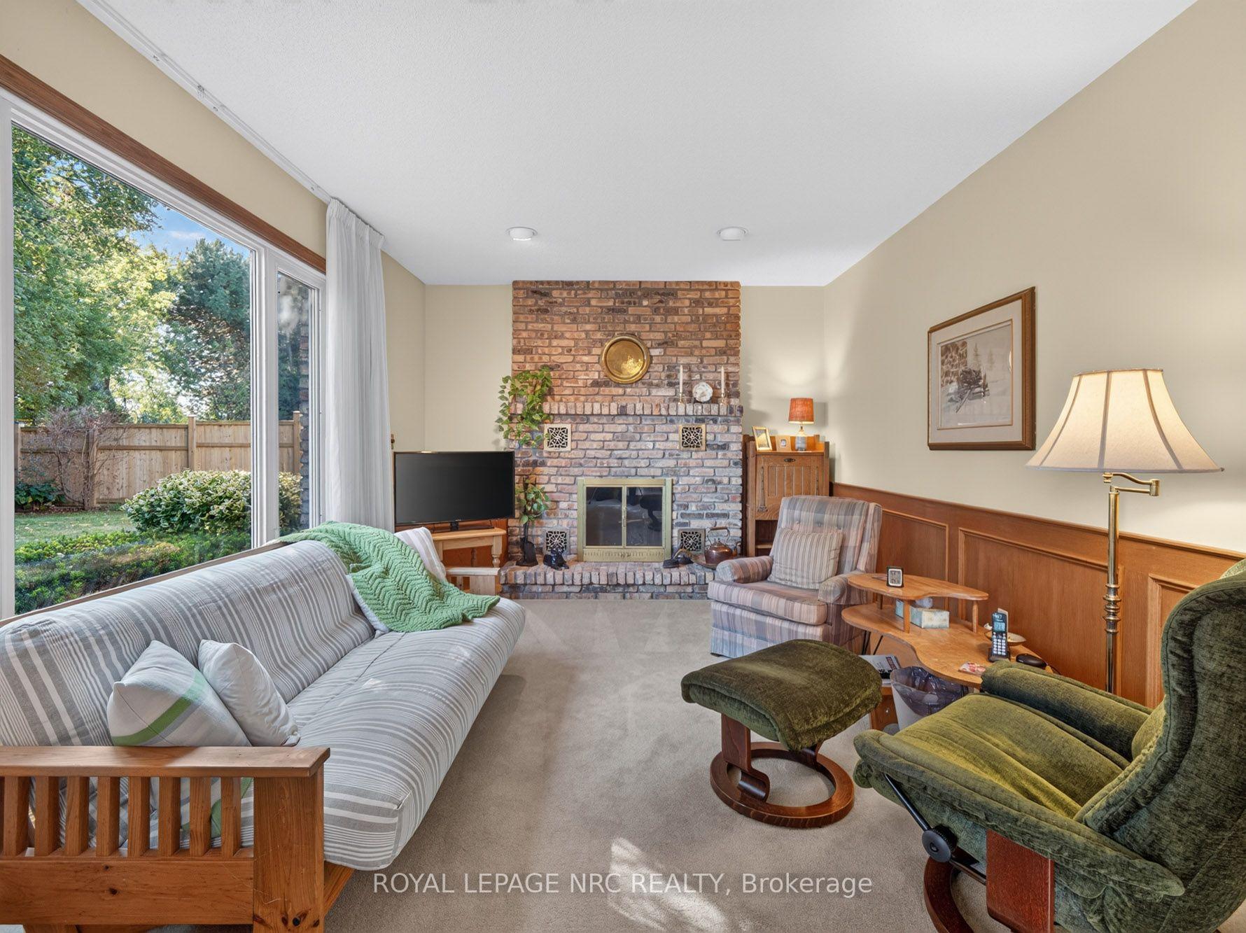 Photo 18 of 43 Farmington Drive, St. Catharines, Grapeview — HOMEH