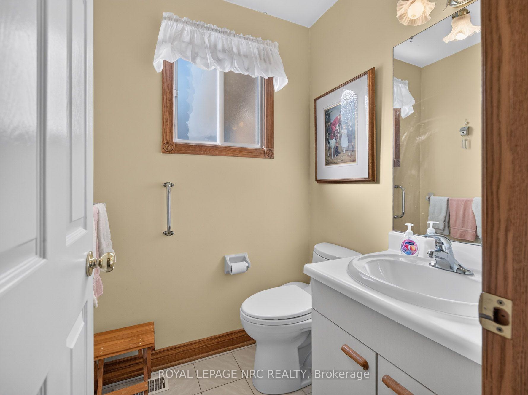 Photo 21 of 43 Farmington Drive, St. Catharines, Grapeview — HOMEH