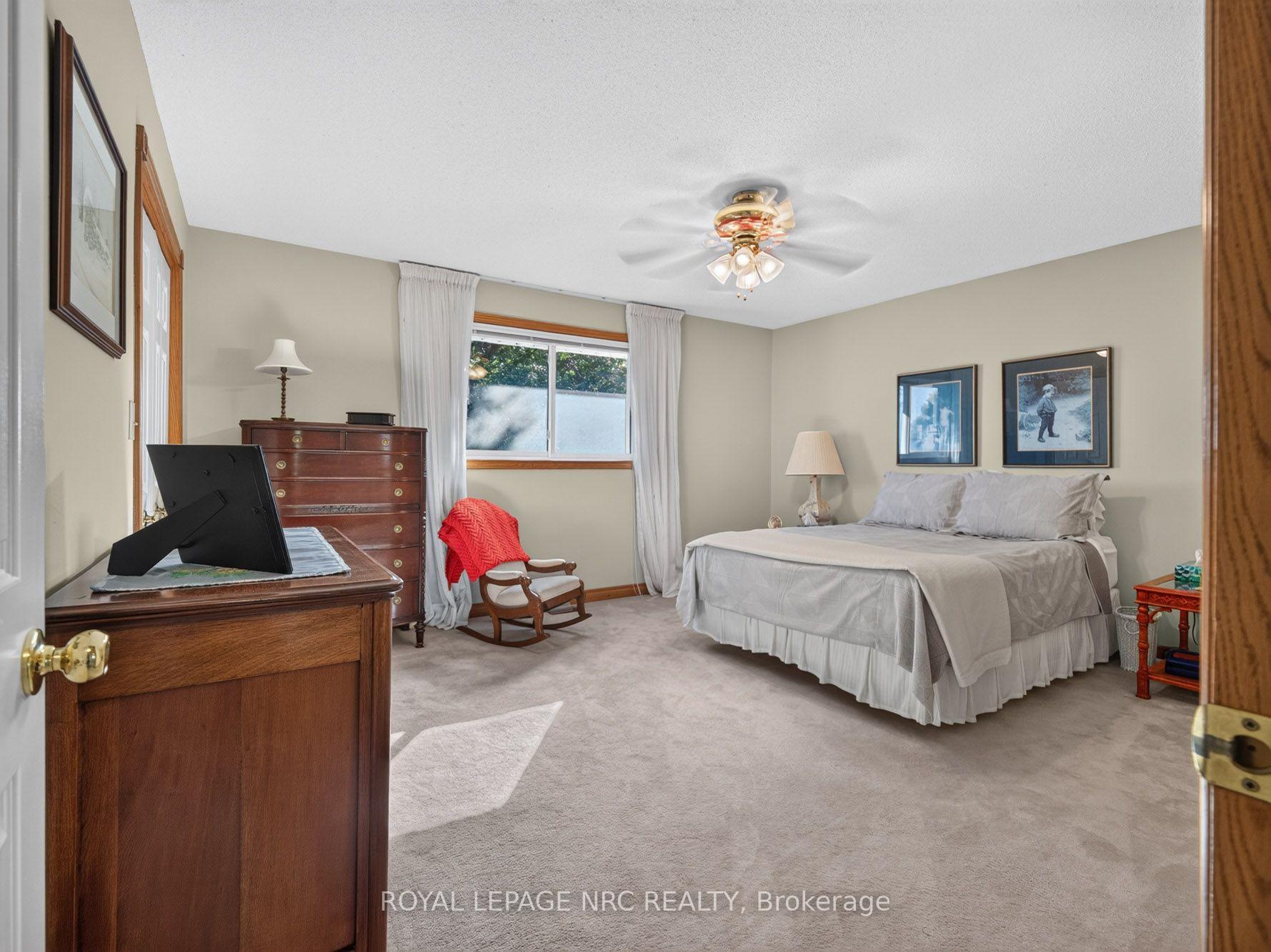 Photo 23 of 43 Farmington Drive, St. Catharines, Grapeview — HOMEH