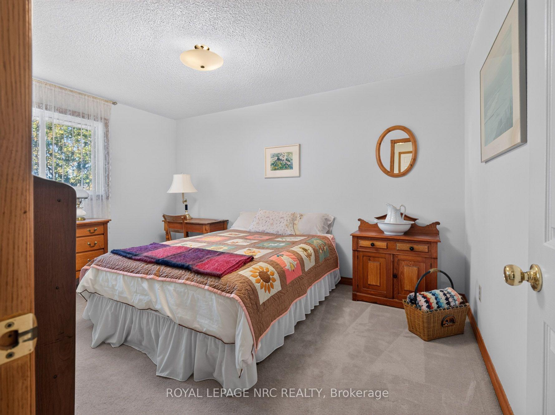 Photo 26 of 43 Farmington Drive, St. Catharines, Grapeview — HOMEH