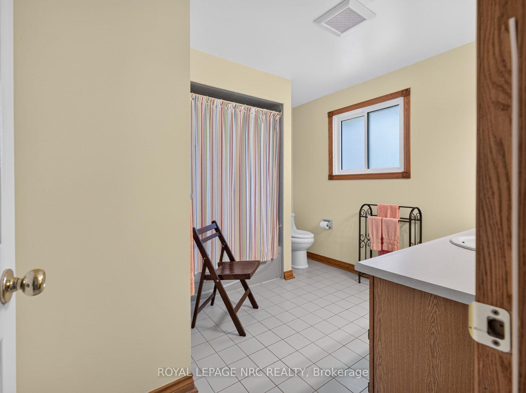 Photo 28 of 43 Farmington Drive, St. Catharines, Grapeview — HOMEH