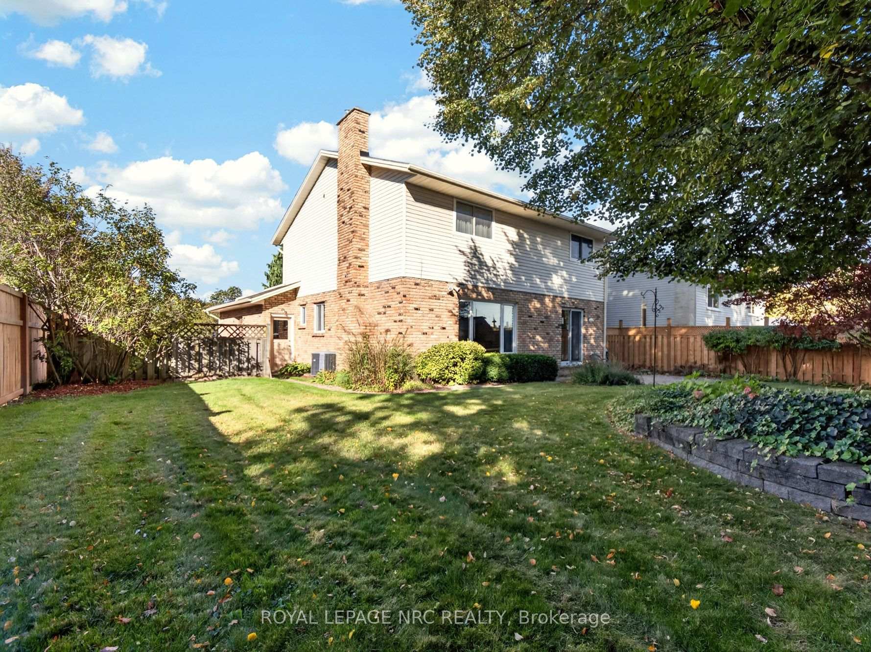 Photo 35 of 43 Farmington Drive, St. Catharines, Grapeview — HOMEH
