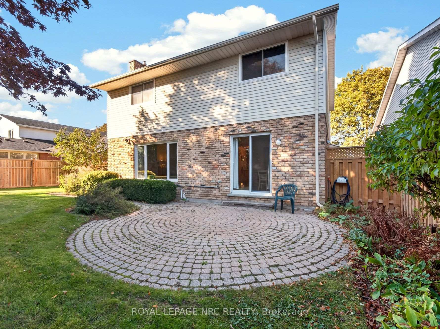Photo 36 of 43 Farmington Drive, St. Catharines, Grapeview — HOMEH