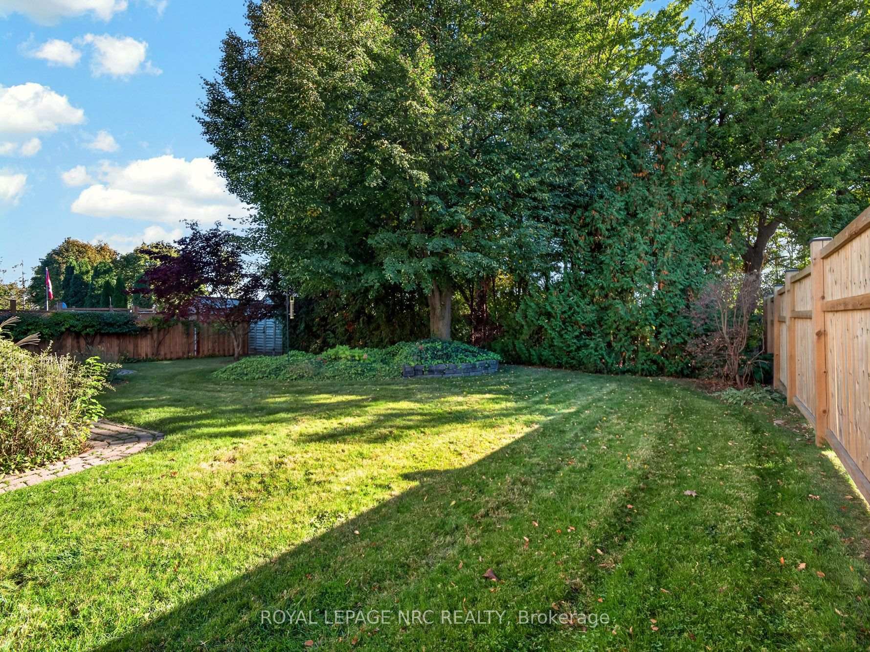Photo 38 of 43 Farmington Drive, St. Catharines, Grapeview — HOMEH