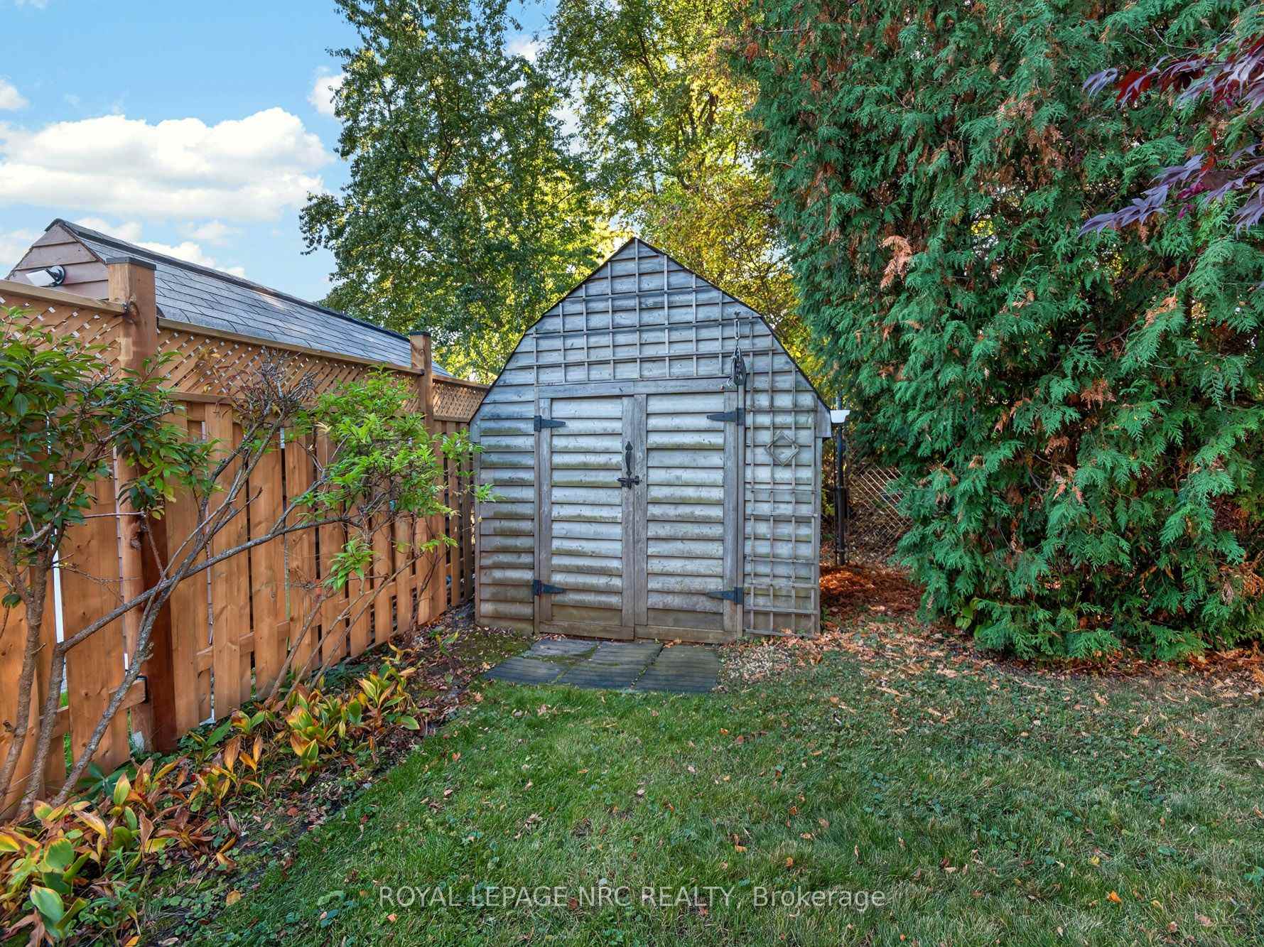 Photo 39 of 43 Farmington Drive, St. Catharines, Grapeview — HOMEH