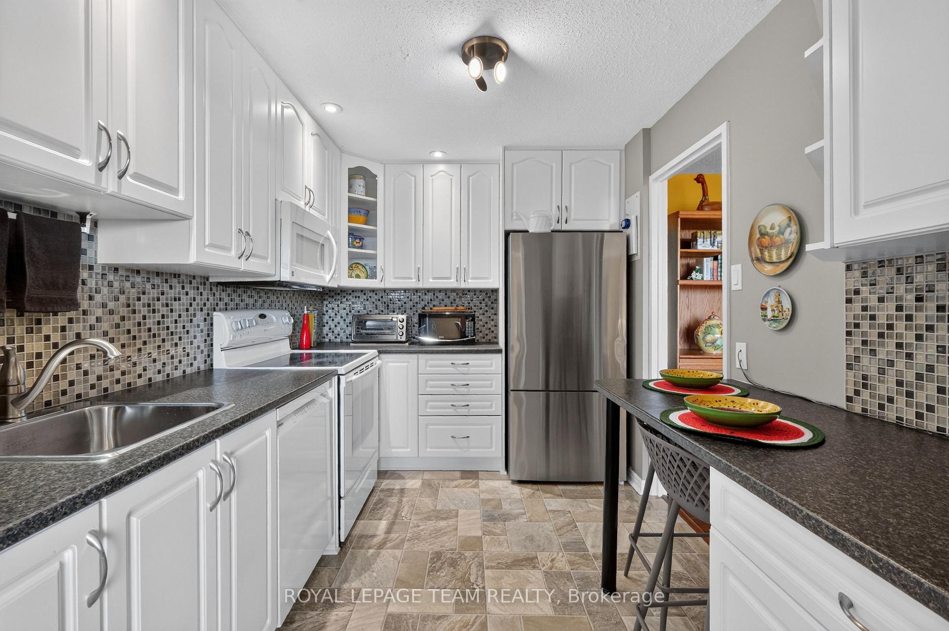 Photo 18 of Unit 1016, 1505 Baseline Road, Ottawa, Copeland Park — HOMEH