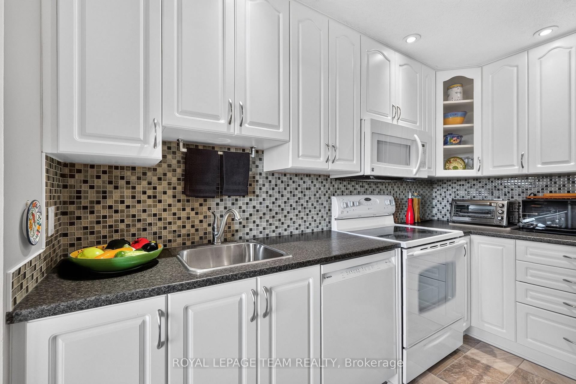 Photo 19 of Unit 1016, 1505 Baseline Road, Ottawa, Copeland Park — HOMEH