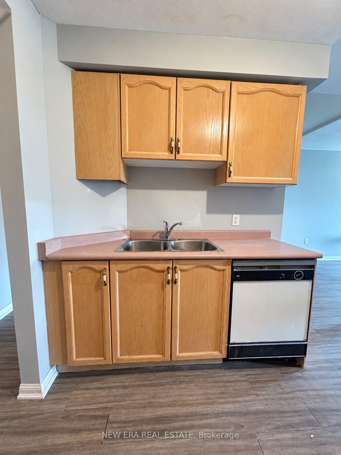 Photo 4 of Unit 37, 2088 Leanne Boulevard, Mississauga, Sheridan — HOMEH