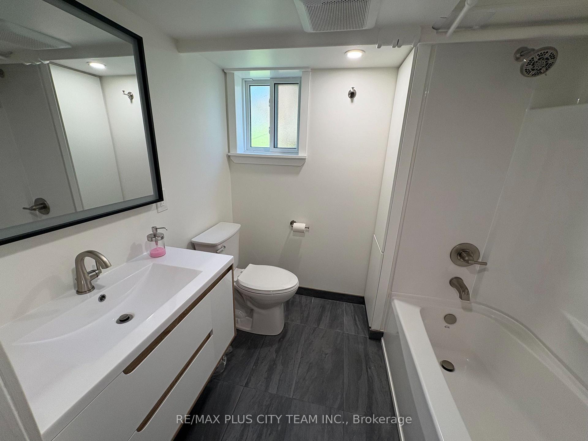 Photo 6 of Unit 10, 3835 Bathurst Street, North York, Lansing-Westgate — HOMEH
