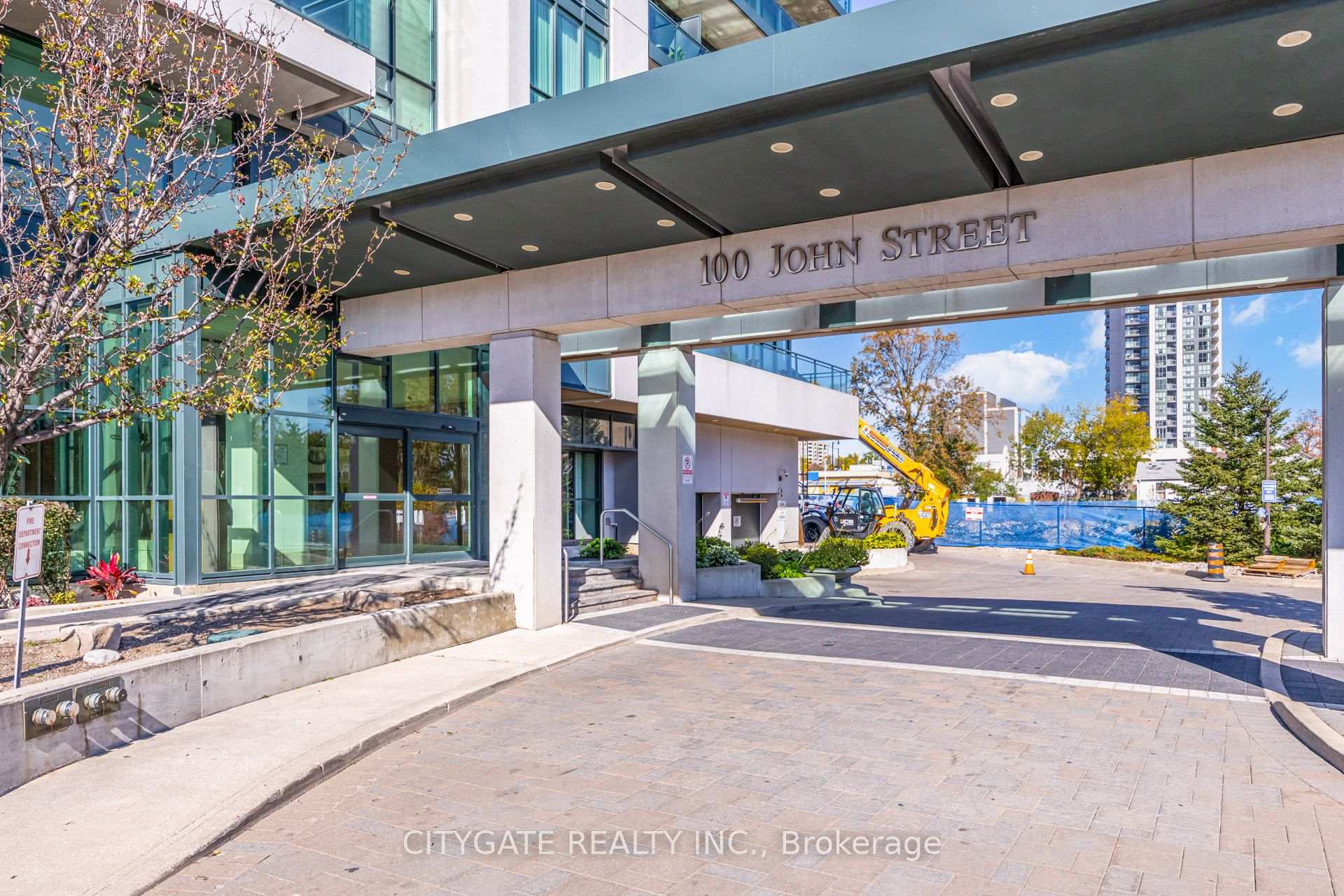 Photo 3 of Unit 809, 100 John Street, Brampton, Downtown Brampton — HOMEH