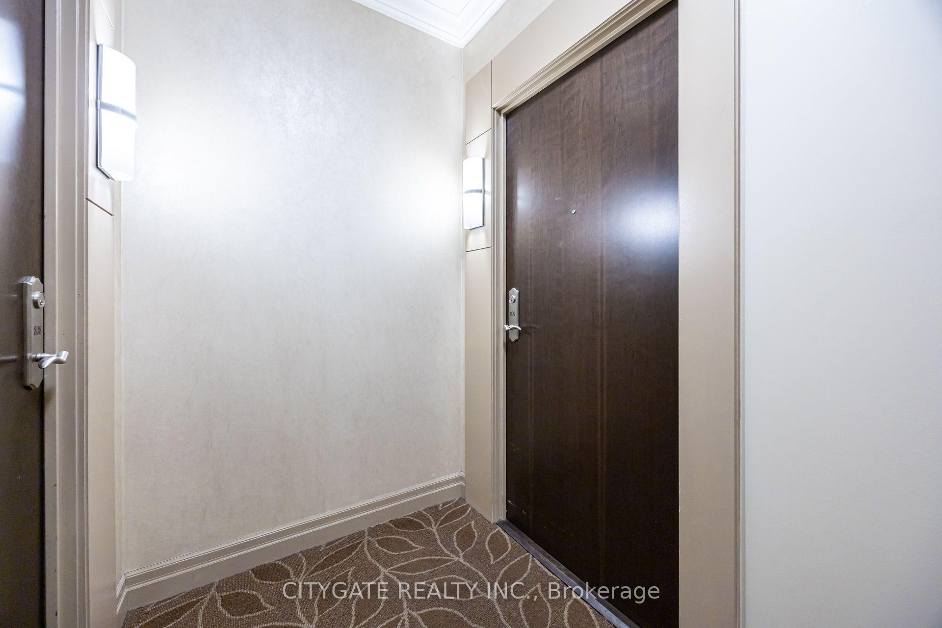 Photo 4 of Unit 809, 100 John Street, Brampton, Downtown Brampton — HOMEH