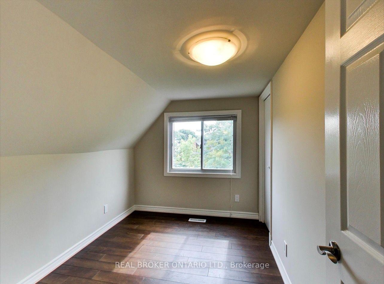 Photo 16 of Unit Upper, 68 Redwood Avenue, Toronto, Greenwood-Coxwell — HOMEH