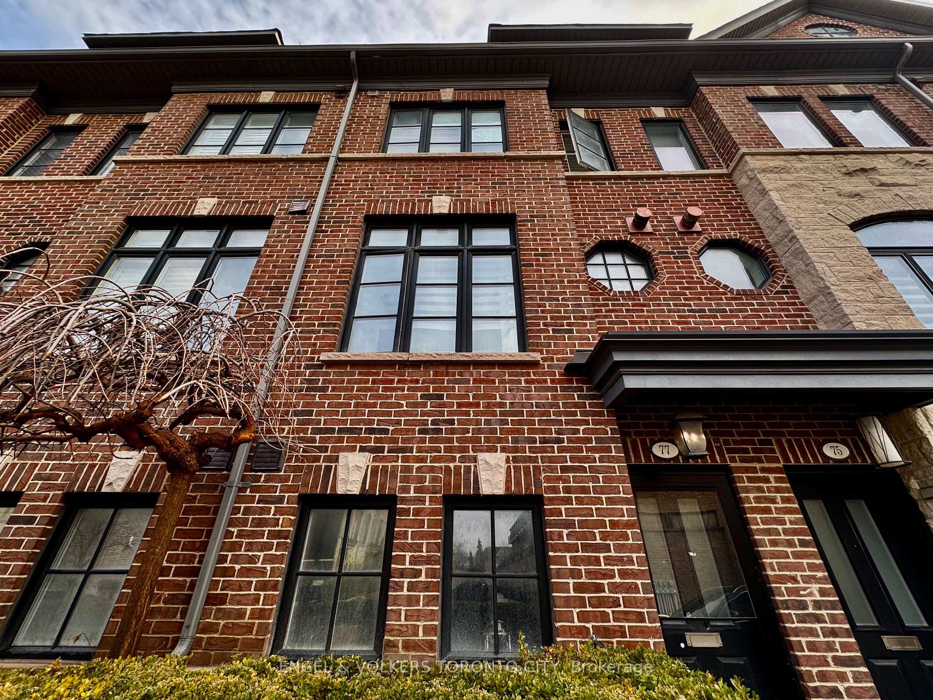 Photo 2 of 77 Ruby Lang Lane, Etobicoke, Mimico — HOMEH
