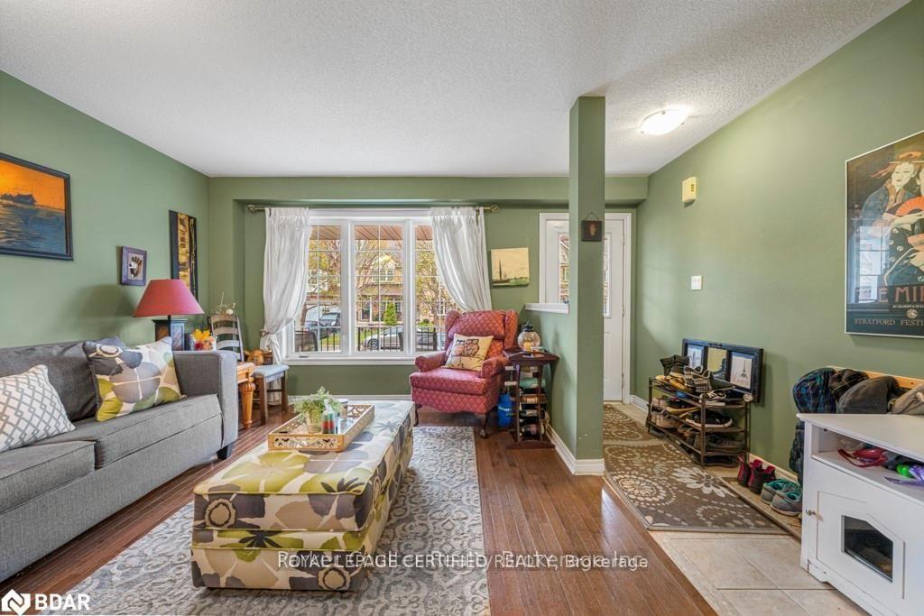 Photo 7 of 133 Thrushwood Drive, Barrie, 400 West — HOMEH